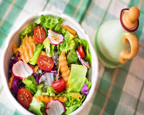 fresh healthy salad bowl representing nutritious metabolic fuel